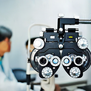 Manual Refractor: A classic tool for precise eye examination